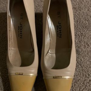 ST JOHN Vintage shoes size 61/2 made in Italy.